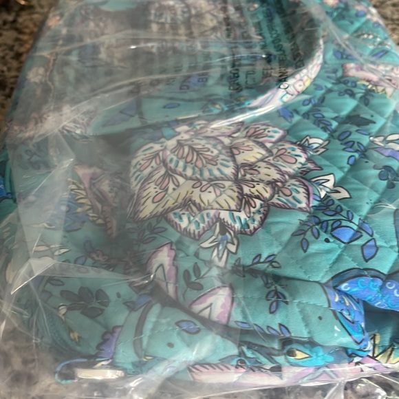 NWT Vera Bradley compact traveler bag in Peacock Garden - Picture 5 of 6